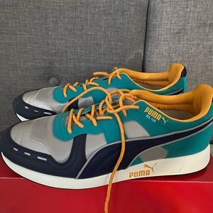 Multi color pumas